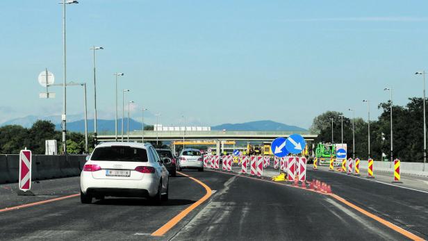 Gerade die Baustellenbereiche auf den Autobahnen werden wegen der hohen Unfallgefahr mit den Section Control-Anlagen überwacht