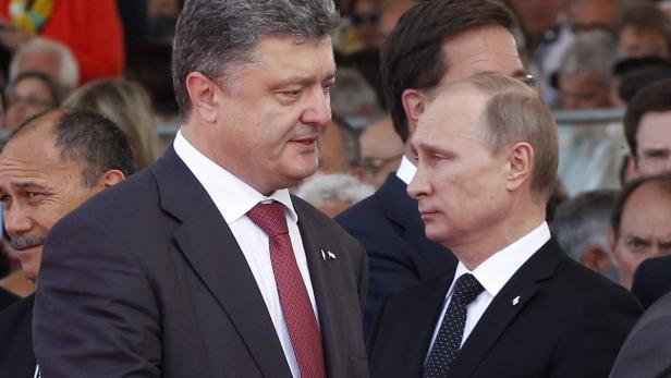 Petro Poroschenko und Wladimir Putin bei einem Gedenktag in Frankreich vor einigen Wochen - dort trafen sie erstmals aufeinander.