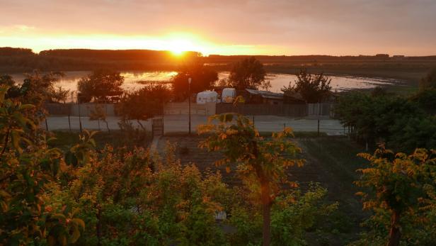 Im Osten geht die Sonne unter: Auch in der rumänischen , am Eingang zum Donaudelta ist Helios in der Lage, spektakulär unterzugehen.