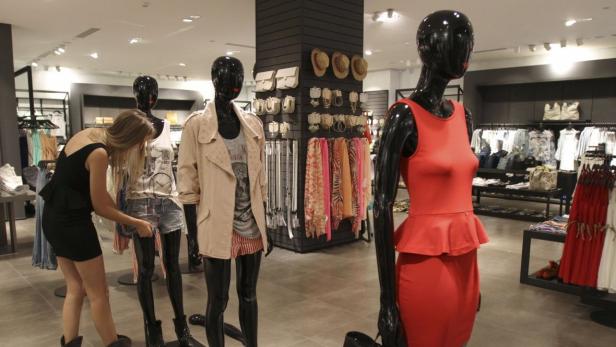 Zara: Mit Höchstgeschwindigkeit wird Haute Couture abgekupfert und in die Läden gebracht.