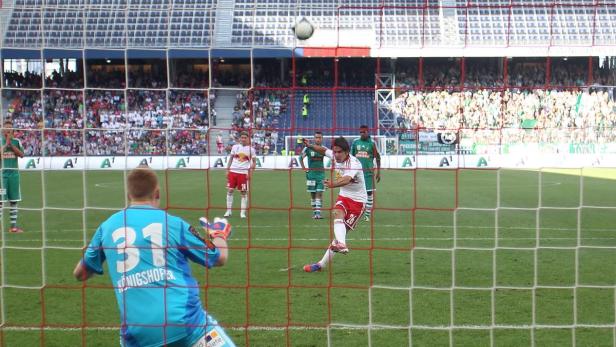 Free-Kick: Der Elfmeter machte Jonatan Soriano zum YouTube-Star.