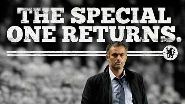 José Mourinho vor dem Schriftzug „The Special One Returns“.