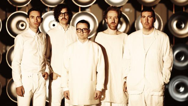 Die britische Indie-Dance-Band Hot Chip mit Sänger Alexis Taylor (Mitte)