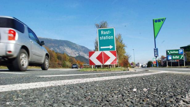 FREMDRaststätte Vomp BLkw Blokade&#From: KURIKURIER-Tirol Subject: Autobahn-WCs: Asfinag bleibt beim "Nein"