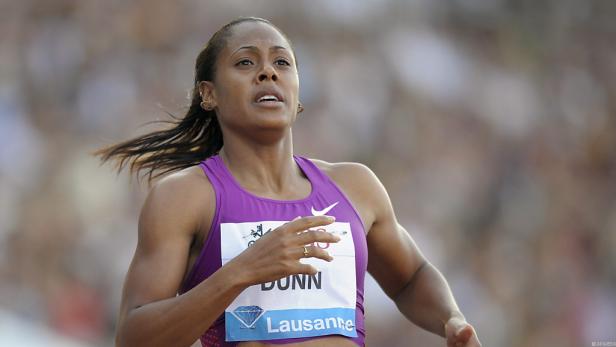Eine Athletin namens Dunn läuft bei einem Sportwettkampf in Lausanne.