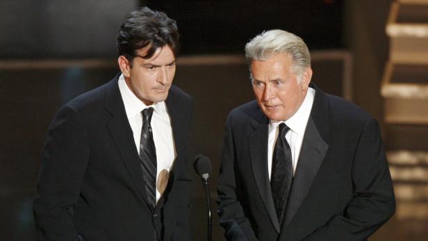 Charlie Sheen mit seinem Vater Martin Sheen, der selbst schwer alkoholkrank war.