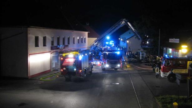 Feuer vernichtete Kegelbahnen