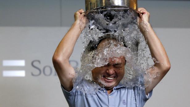 Wer auf sich hält, nimmt an der Ice Bucket Challenge teil und übergießt sich mit Eiswürfeln.