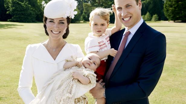 Happy Family: Das royale Glück von Herzogin Catherine und Prinz William wurde von Starfotograf Mario Testino festgehalten.