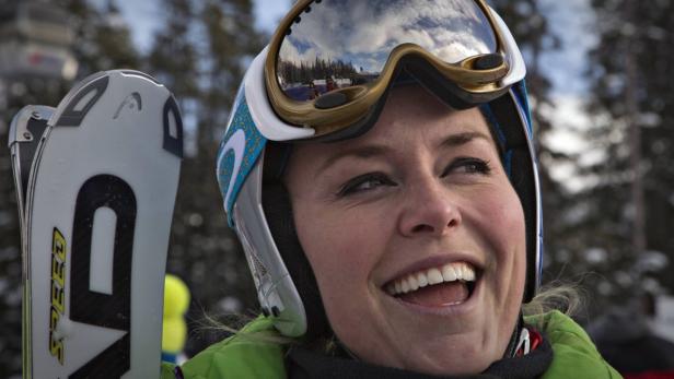 Lindsey Vonn of the U.S. jokes at the base of the hill following her training at the Women&#039;s World Cup Downhill skiing in Lake Louise, Alberta November 27, 2012. REUTERS/Andy Clark (CANADA - Tags: SPORT SKIING)