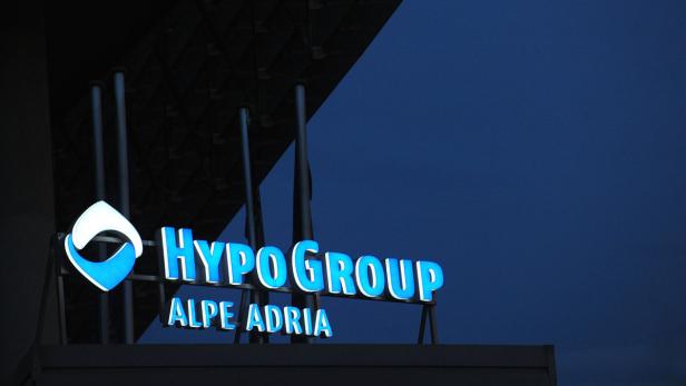 APA1524795-2 - 16112009 - KLAGENFURT - ÖSTERREICH: THEMENBILD - Das Logo der Hypo Alpe-Adria Bank in Klagenfurt am Samstag, 14. November 2009. APA-FOTO: BARBARA GINDL