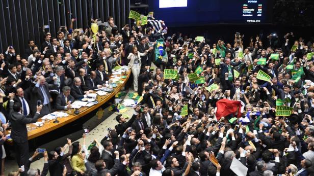 Jubel im Parlament in Brasilia nach der entscheidenden Stimme