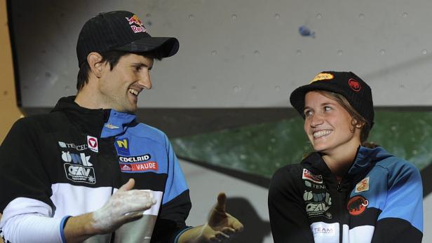 APA2881212 - 18092010 - INNSBRUCK - ÖSTERREICH: ZU APA-TEXT SI - Kilian Fischhuber (Bronze, l) und Anna Stöhr (Gold,beide AUT) am Samstag, 18. September 2010, nach dem Boulder - Finale im Rahmen der EM im Klettern in Innsbruck. APA-FOTO: ROBERT PARIGGER APA-FOTO: ROBERT PARIGGER