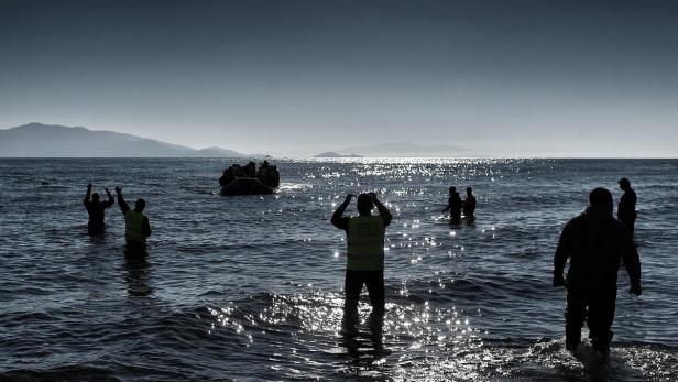Symbolbild aus dem Februar 2016. Immer wieder versuchen Migranten die gefährliche Überfahrt