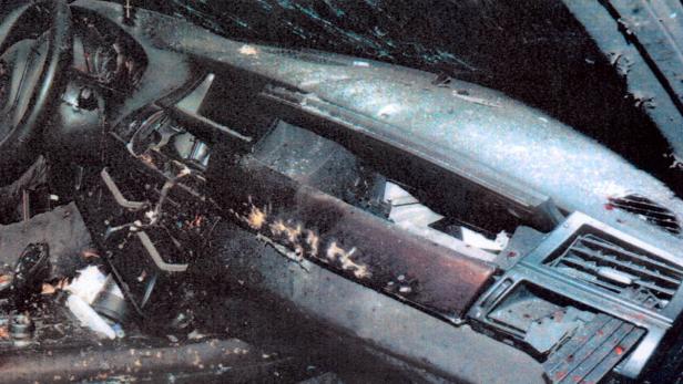 Im BMW X5 fielen drei Schüsse, danach detonierte eine Granate.