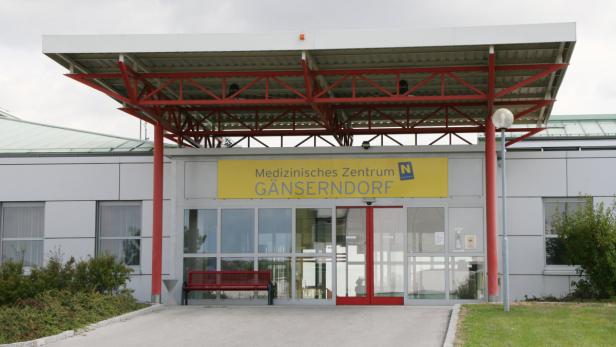 Der Eingang zum Medizinischen Zentrum Gänserndorf.