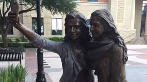 Selfies haben jetzt eine Statue bekommen