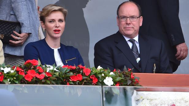 Fürst Albert II. von Monaco und Fürstin Charlène bei einer Veranstaltung.