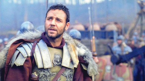 Der gefeierte Feldherr General Maximus (Russell Crowe) sollte aufgrund seiner Bravour und der Zuneigung von Kaiser Marcus Aurelius dessen Nachfolge antreten.