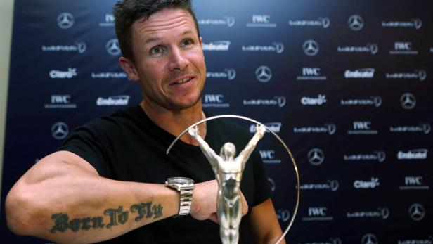 epa03618472 Austrian skydiver Felix Baumgartner, world record, speaks next to a Laures Award statue after a press conference for the Laureus Awards, in Rio de Janeiro, Brazil, 10 March 2013. The Laureus Awards, considered as the Oscar Awards of the sport world, will be held on next 11 March 2013 in Rio de Janeiro. EPA/MARCELO SAYAO