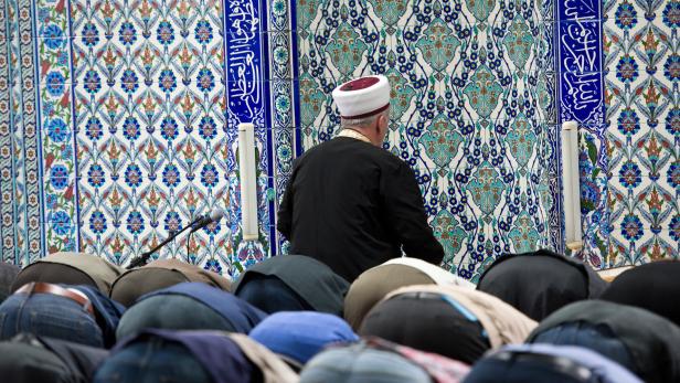 Österreichische und deutsche Imame nimmt die Terrororganisation „Islamischer Staat“ ins Visier.
