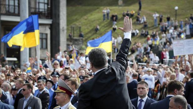 Überschattet vom im Osten des Landes hat die Ukraine den 23. Jahrestag ihrer Unabhängigkeit gefeiert.