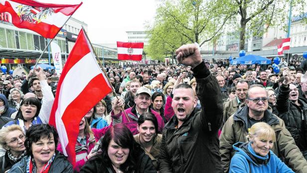 Montag in Wien: Eine Anti-Integration-Demo wird zur FPÖ-Wahlparty - mit Beteiligung von Skinheads