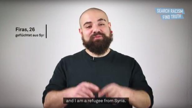 Firas, ein 26-jähriger Flüchtling aus Syrien, spricht in die Kamera.