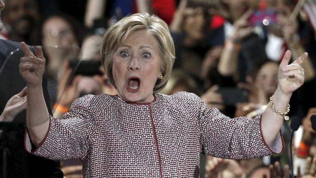 Hillary Clinton zeigt sicht überrascht - ein Sieg war aber durchaus zu erwarten.