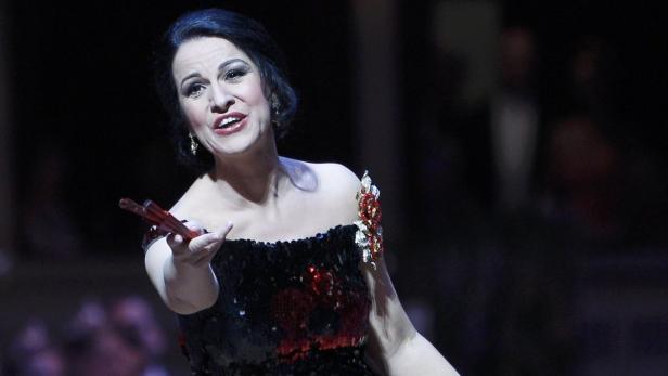 Soprano singer Angela Gheorghiu performs during during the opening ceremony of the traditional Opera Ball (Opernball) in Vienna, February 16, 2012. REUTERS/Lisi Niesner (AUSTRIA - Tags: ENTERTAINMENT SOCIETY)