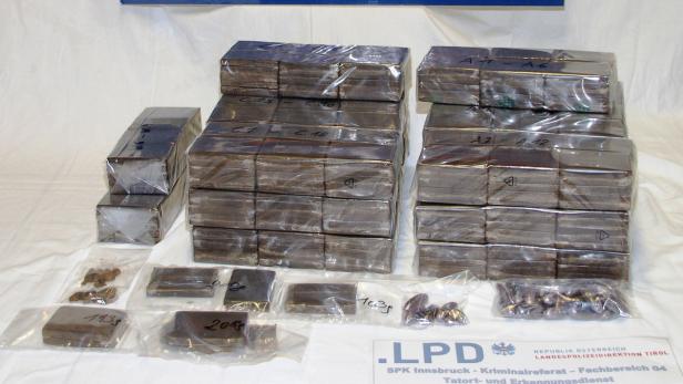 65 Kilogramm Cannabisharz wurden von der Polizei sichergestellt.