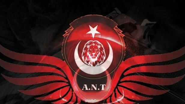 Logo in rot, ein Löwe mit Stern und einem Halbmond mit Flügeln, darunter die Buchstaben A. N.T