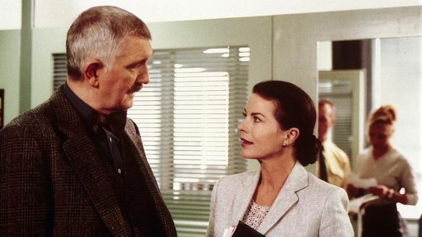 Karl-Heinz von Hassel mit Gudrun Landgrebe (Tatort-Folge im ORF vom 16.01.2000)