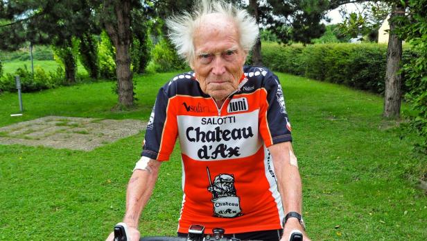 Wolfgang Schrom, 93 Jahre, fährt täglich 60 km mit dem Rad und ist NÖs ältester Marathon-Radler.