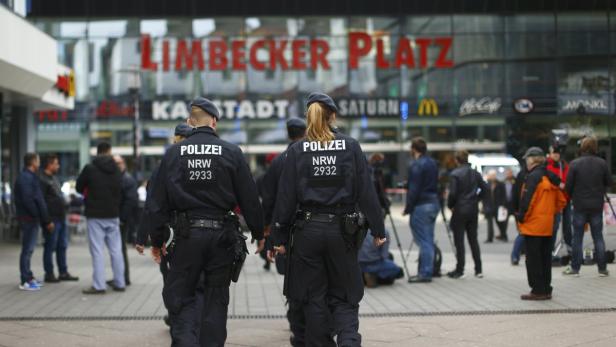 Verstärkte Polizeikontrollen am &quot;Limbecker Platz&quot;.