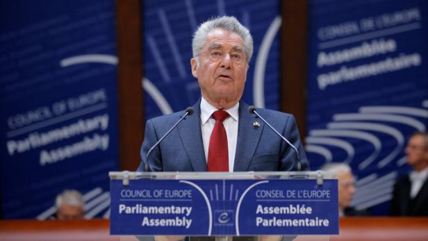 Bundespräsident Fischer vor dem Europarat in Straßburg.