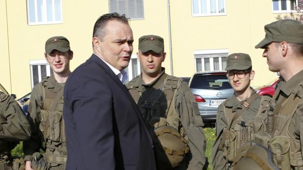 Verteidigungsminister Doskozil mit Bundesheersoldaten