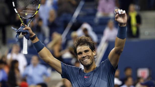 Rafael Nadal of Spain celebrates defeating compatriot Tommy Robredo during their men&#039;s quarter-final match at the U.S. Open tennis championships in New York September 4, 2013. REUTERS/Ray Stubblebine (UNITED STATES - Tags: SPORT TENNIS TPX IMAGES OF THE DAY)