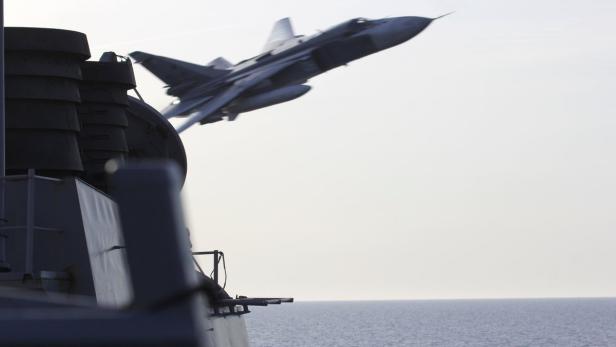 Russische Jets umfliegen die USS Donald Cook.