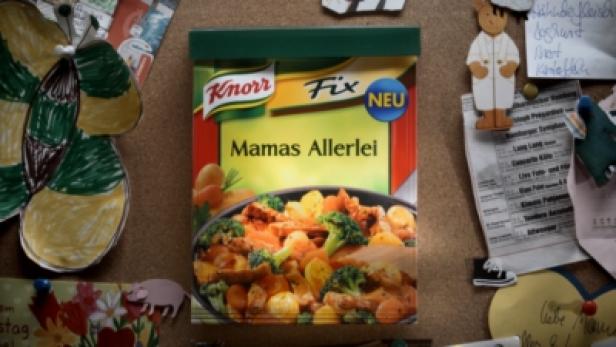 Eine Packung „Knorr Fix Mamas Allerlei“ hängt an einer Pinnwand.
