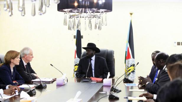 Der Präsident des Südsudan Salva Kiir (Mitte)