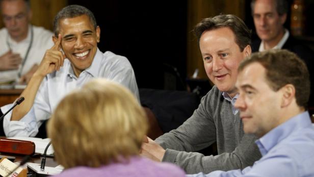 U.S. President Barack Obama (L), Britain&#039;s Prime Minister David Cameron (2nd R) and Russia&#039;s Prime Minister Dmitri Medvedev (R) listen to Germany&#039;s Chancellor Angela Merkel (foreground) during the start of the first working session of the G8 Summit at Camp David, Maryland, May 19, 2012. REUTERS/Andrew Winning (UNITED STATES - Tags: POLITICS)