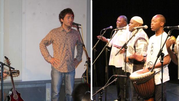 Zwei musikalische Gruppen treten auf einer Bühne auf.