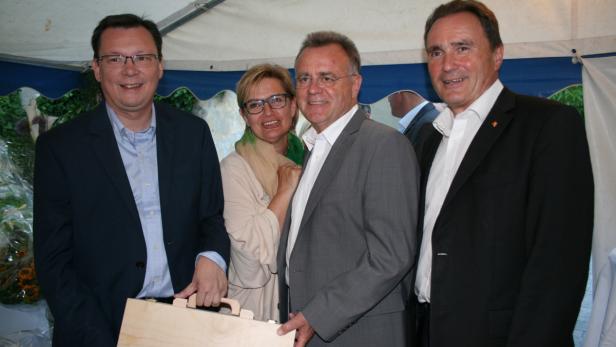 Norbert und Irene Darabos mit LH Hans Niessl und Landesrat Helmut Bieler