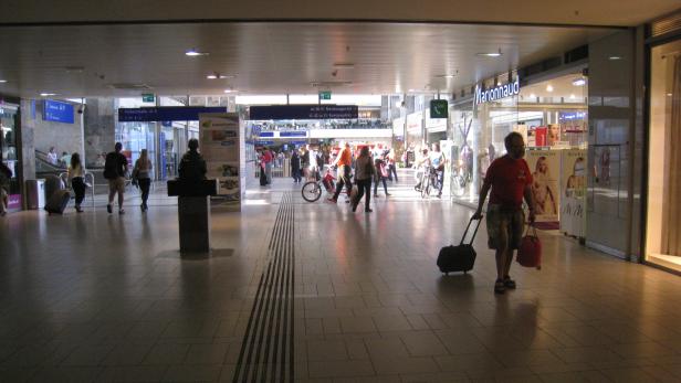 Großer Bahnhof: Ein Bahnhof hat heute auch als Shopping Center zu dienen