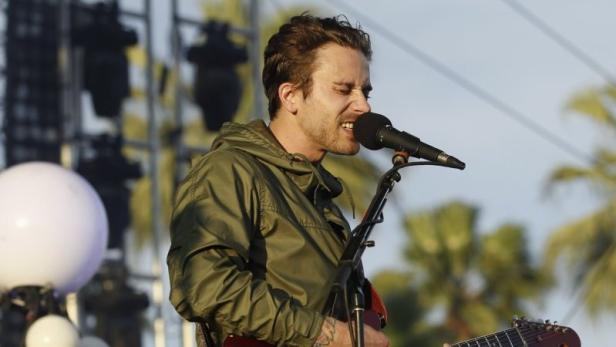 John Gourley of Portugal. The Man performs during the Coachella Music Festival in Indio, California April 13, 2013. REUTERS/Mario Anzuoni (UNITED STATES - Tags: ENTERTAINMENT)