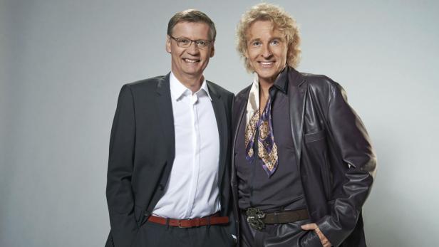 Wer ist schlauer? Günther Jauch (l.) und Thomas Gottschalk oder die gesamte Nation? Sind die beiden schlagfertig genug, um sich gegen Zuschauer aus dem Studio-Publikum oder prominente Gäste durchzusetzen?