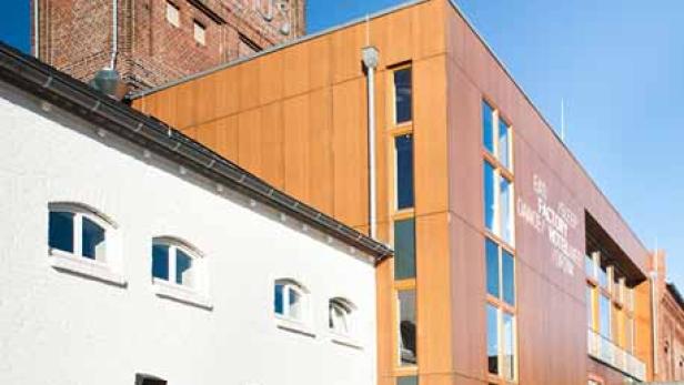 Der Germania Campus in Münster mit verschiedenen Gebäuden und einer Dachterrasse.