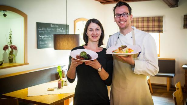 Kerstin und Georg Roscher in der Gaststube.