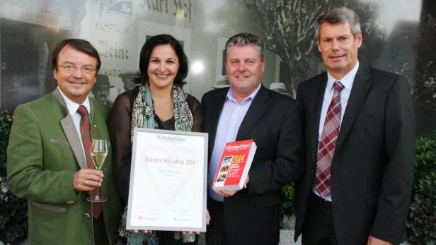 Langenlebarn, Der neue Wirtshausführer Österreich 2014 im Verlag Gourmedia ist da. 468 Wirtshäuser haben in Österreich die neue Auszeichnung Wirtshaus mit Herz erhalten. Josef Floh, Gastwirtschaft Floh, ist Winzer des Jahres 2014, Winzerin des Jahres 2014 wurde Silvia Heinrich, Weingut Heinrich